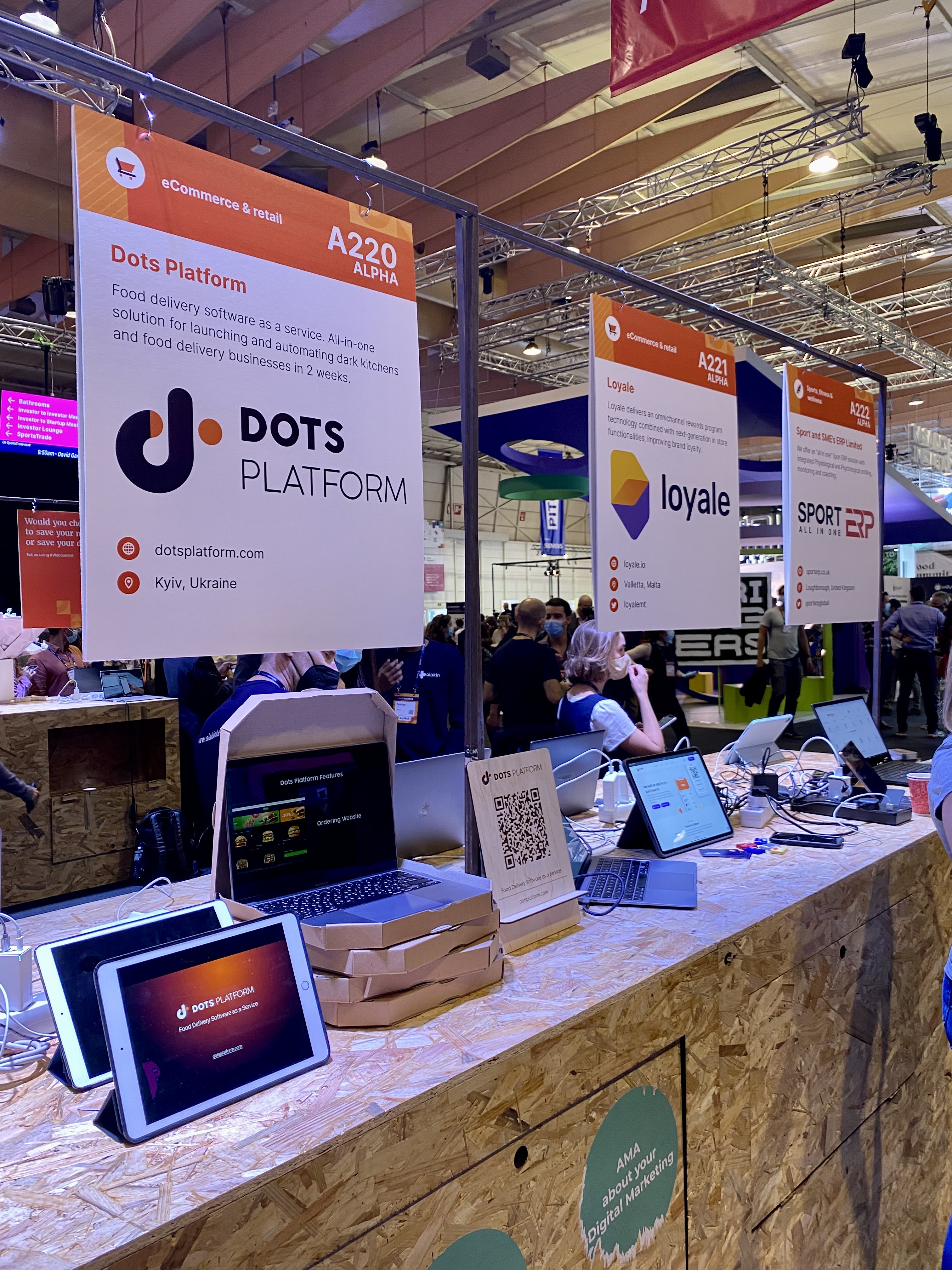 Команда Dots Platform за роботою
